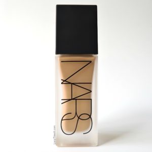 Best long wear foundation oily skin