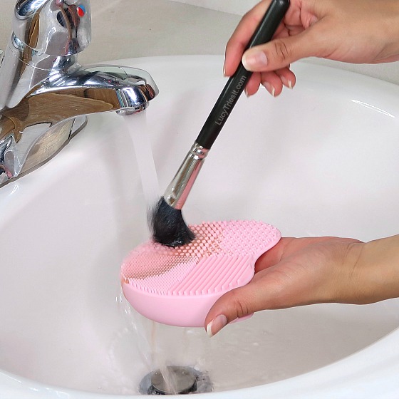 what to wash makeup brushes with