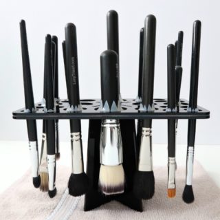 How To Dry Makeup Brushes The Right Way!