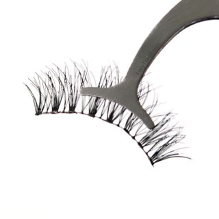 The Easiest Technique To Apply False Eyelashes Yourself