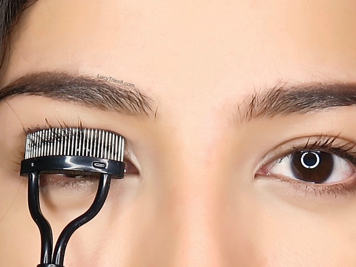 keep mascara from clumping