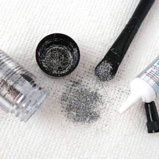How To Apply Glitter Face Makeup