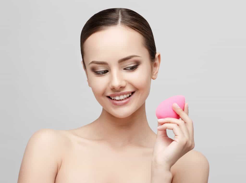 How To Use A Makeup Blending Sponge To Apply Foundation